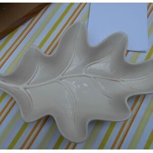 Victoria Elegant Cream Leaf-Shaped Ceramic Dish